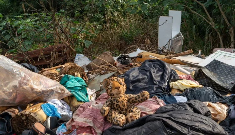 Lixo em diversos pontos da cidade. Foto: Marcos Labanca