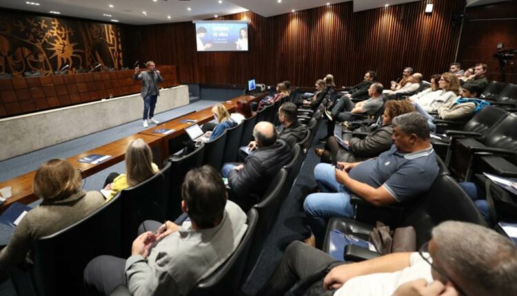 escola legislativo - foto orlando kissner