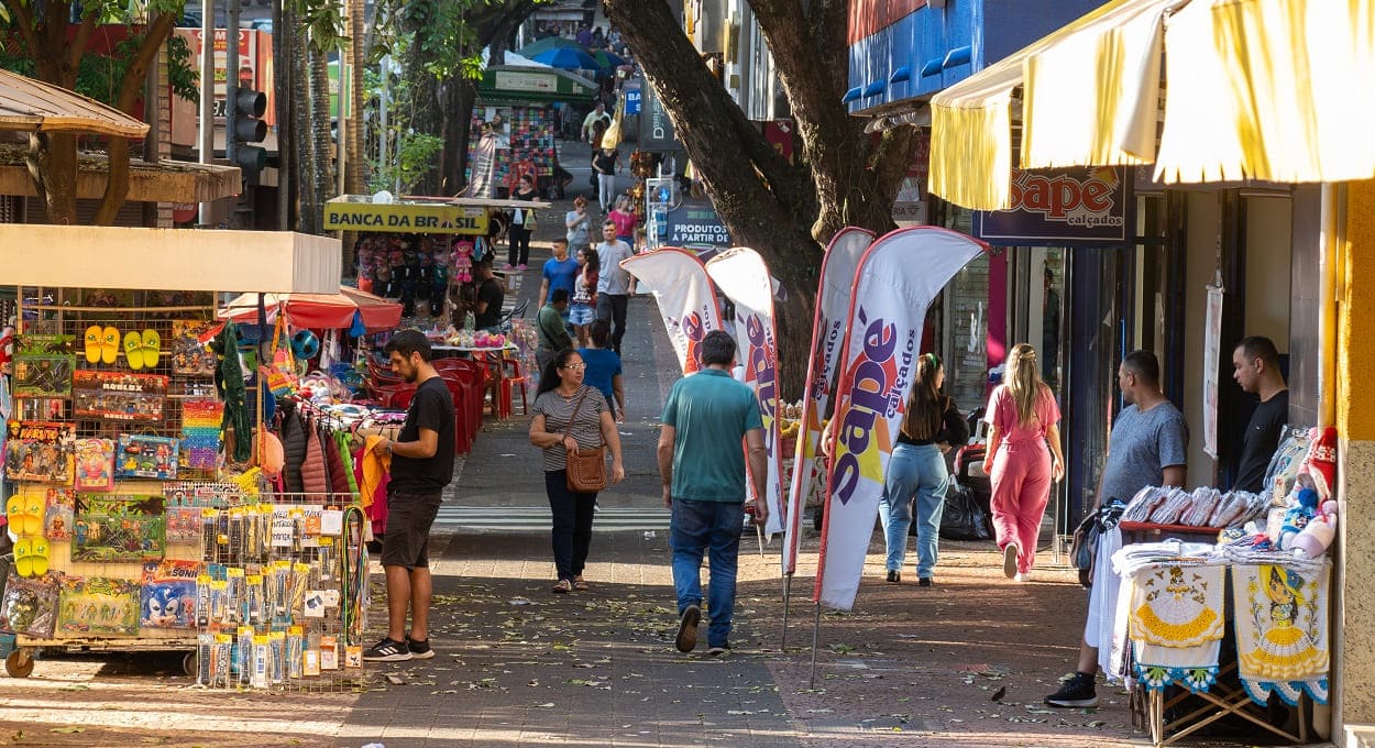 Baixada da Avenida Brasil, no coração de Foz do Iguaçu. Foto: Marcos Labanca/H2FOZ