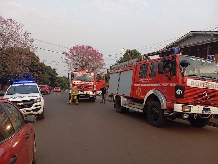 Dois caminhões foram mobilizados para o atendimento à ocorrência. Foto: Gentileza/Corpo de Bombeiros Voluntários de Puerto Iguazú