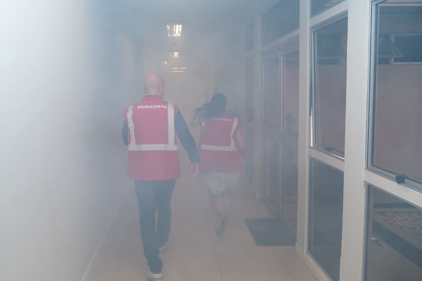 Fumaça nos corredores internos do Centro Executivo. Foto: Enzo Menegat/Itaipu Binacional