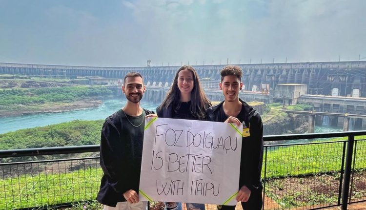 Trio ganhou fama ao comparar Cataratas do Iguaçu e Niagara Falls foram convidados pelo Visit Iguassu e seus associados para experiências no Destino Iguaçu