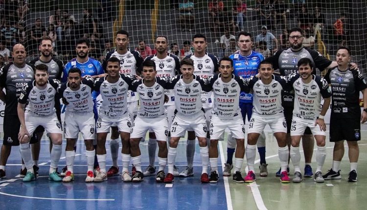 Equipe perfilada para o duelo contra o Coronel Futsal. Foto: Jorge Augusto/Foz Cataratas Futsal