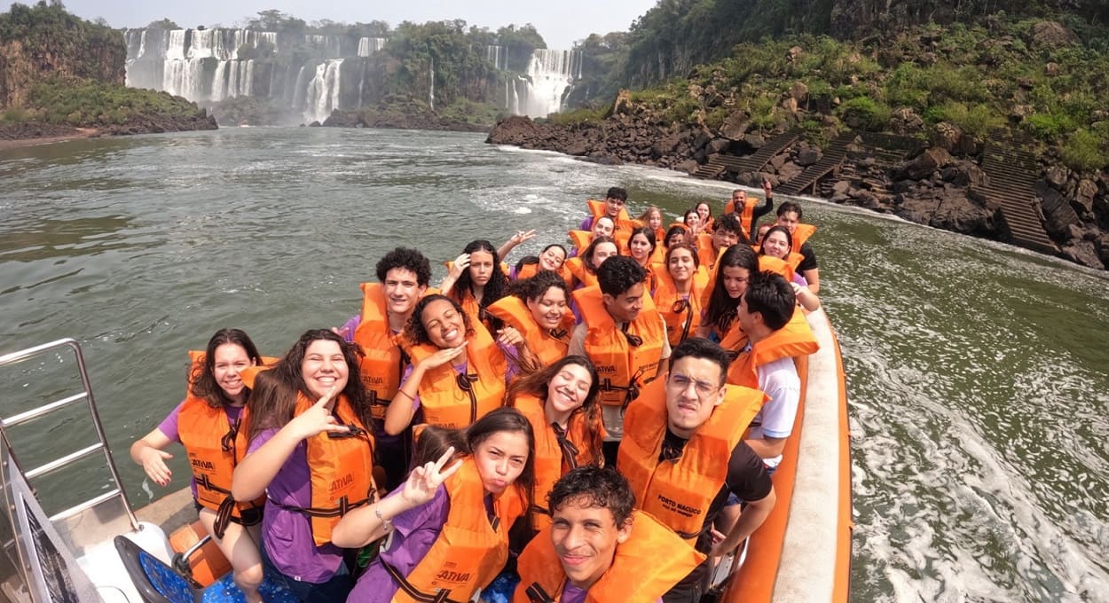 Entrada no barco foi precedida de passeio em jipe elétrico e de explicações sobre o ecossistema do parque. Foto: Assessoria/Macuco Safari