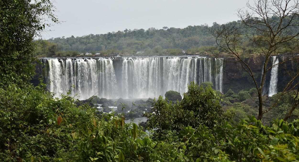 Segundo a meteorologia, a primavera de 2024 terá menos dias chuvosos na região de Foz do Iguaçu. Foto: Bruna Nieradka/Urbia Cataratas