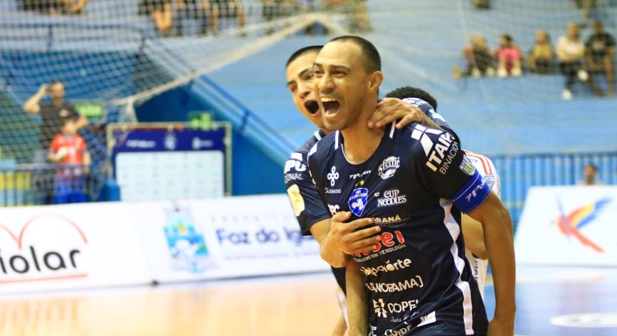 No último jogo em casa, Foz Cataratas goleou e empolgou o torcedor. Foto: Abel da Banca/Foz Cataratas Futsal