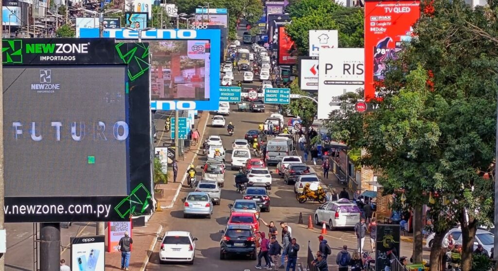 Rodovia Internacional PY02, em Ciudad del Este, em um dia de normalidade na fronteira. Foto: Marcos Labanca/H2FOZ