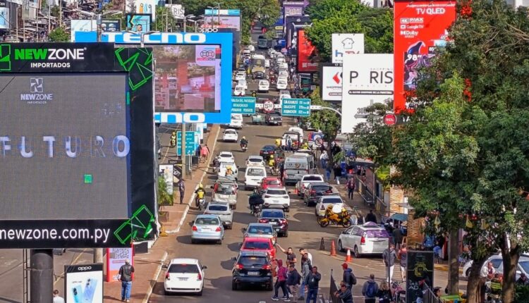 Rodovia Internacional PY02, em Ciudad del Este, em um dia de normalidade na fronteira. Foto: Marcos Labanca/H2FOZ