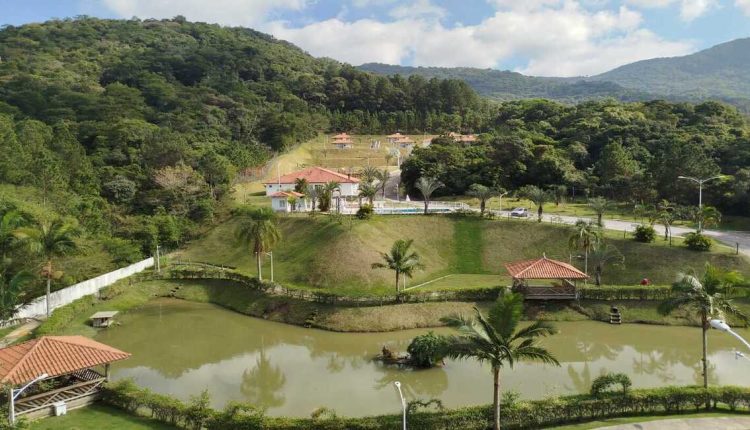 O local, rodeado por barulho, perdeu o encanto