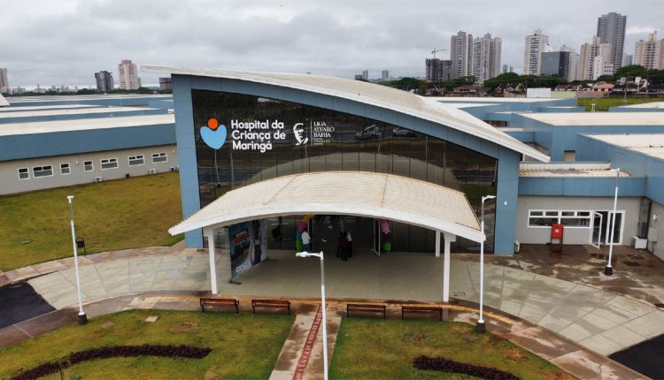 hospital tem 24,2 mil metros quadrados de área construída. “Estamos inaugurando um dos maiores complexos hospitalares infanto-juvenis do Brasil, uma obra gigante, com os melhores equipamentos disponíveis para fazer esse atendimento e, acima de tudo, um sonho de Maringá e do Paraná”, afirmou o Governador Ratinho Junior.