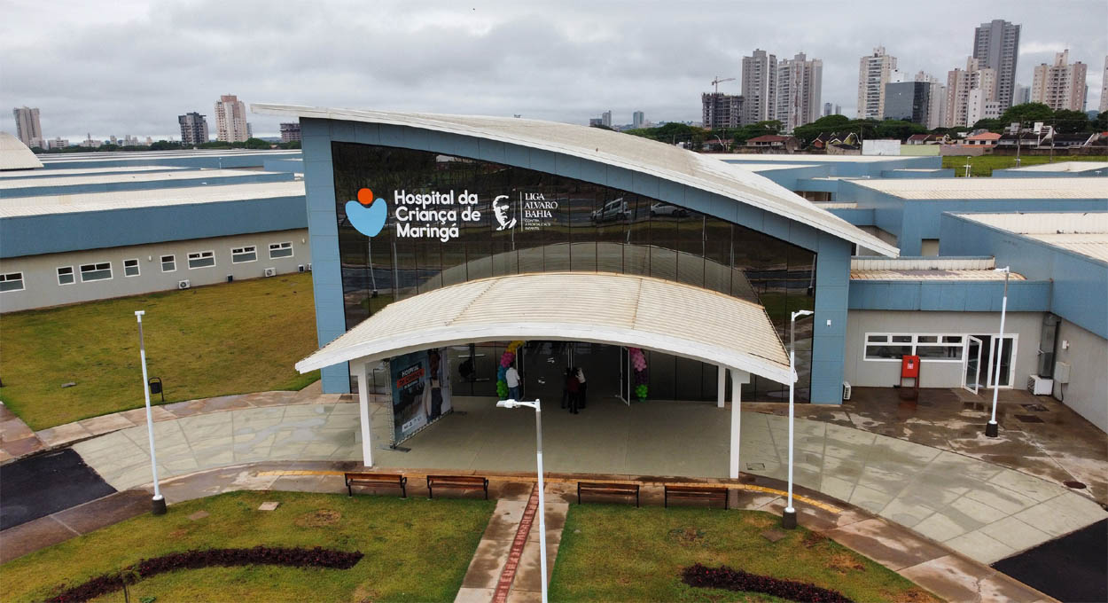 hospital tem 24,2 mil metros quadrados de área construída. “Estamos inaugurando um dos maiores complexos hospitalares infanto-juvenis do Brasil, uma obra gigante, com os melhores equipamentos disponíveis para fazer esse atendimento e, acima de tudo, um sonho de Maringá e do Paraná”, afirmou o Governador Ratinho Junior.