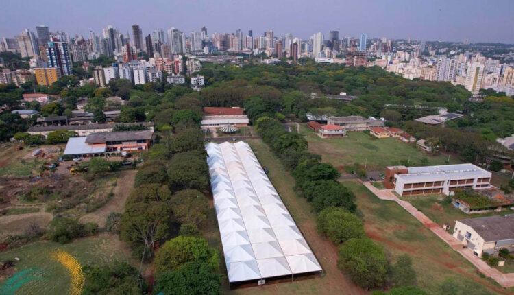 A Universidade Estadual de Maringá (UEM) vai sediar, entre os dias 7 e 11 de outubro, o Paraná faz Ciência, maior evento científico do Estado. O tema desta edição do evento é “Cultura, Diversidade, Saberes, Inovação e Sustentabilidade”. A programação completa está disponível no site oficial do evento. O encontro reunirá estudantes, professores, pesquisadores, profissionais de diversas áreas e o público em geral interessado em ciência e tecnologia.