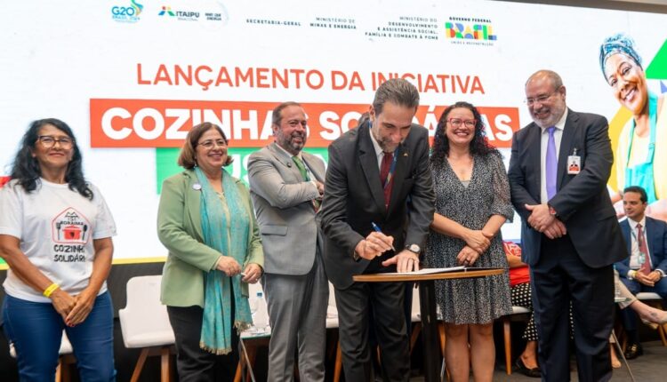 Presença de ministros em Foz do Iguaçu, para a participação nos eventos do G20, foi aproveitada para a assinatura. Foto: Marcos Labanca/Itaipu Binacional