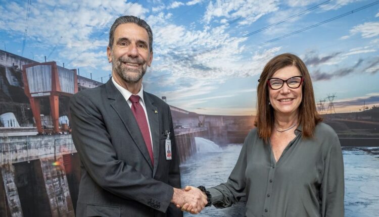 Enio Verri, diretor-geral brasileiro de Itaipu, e Magda Chambriard, presidente da Petrobras. Foto: William Brisida/Itaipu Binacional