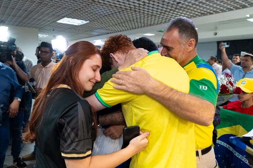 Reencontros são marcados por forte emoção. Foto: Sara Cheida/Itaipu Binacional