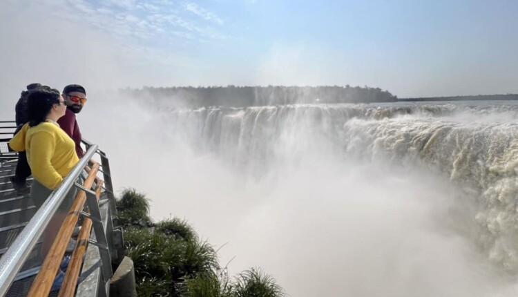 Mirante da Garganta do Diabo, reaberto em julho, é o principal atrativo do lado argentino. Foto: Gentileza/Parque Nacional Iguazú