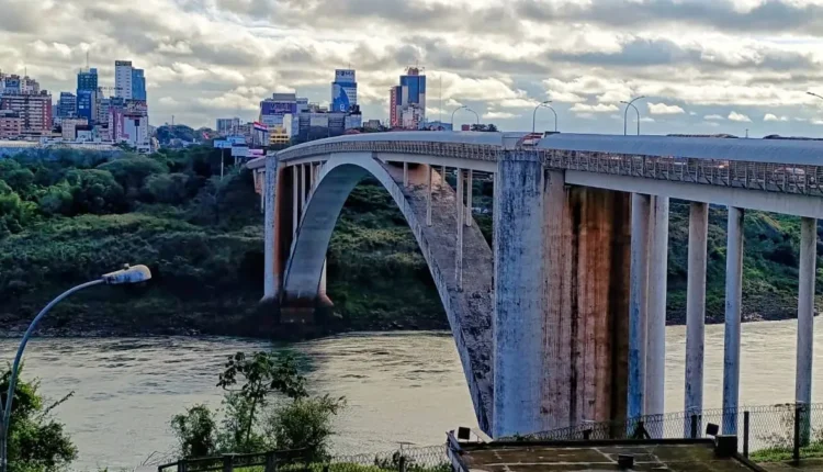 À tarde, movimento maior na Ponte da Amizade será para retorno ao território brasileiro. Foto: Marcos Labanca/H2FOZ