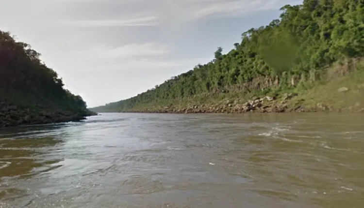 Vista do trecho final do curso do Rio Iguaçu, em imagem de arquivo do serviço Google Street View.