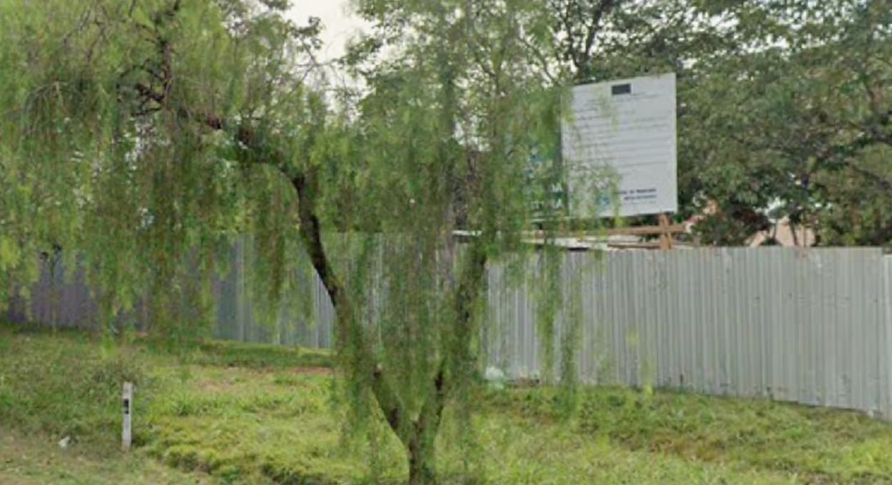 Obra parada em Foz do Iguaçu, na região da Vila Yolanda. Imagem: Google Street View