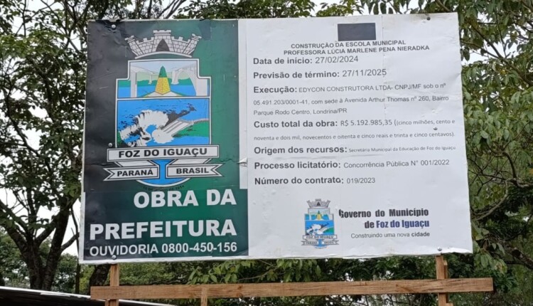 Obras de escola na Praça das Aroeiras, em Foz do Iguaçu, sofreram paralisação. Foto: Marcos Labanca/H2FOZ