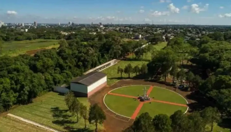 Cemitério do Jardim São Paulo é um dos pontos com maior circulação de pessoas no dia 2 de novembro. Foto: Marcos Labanca/H2FOZ