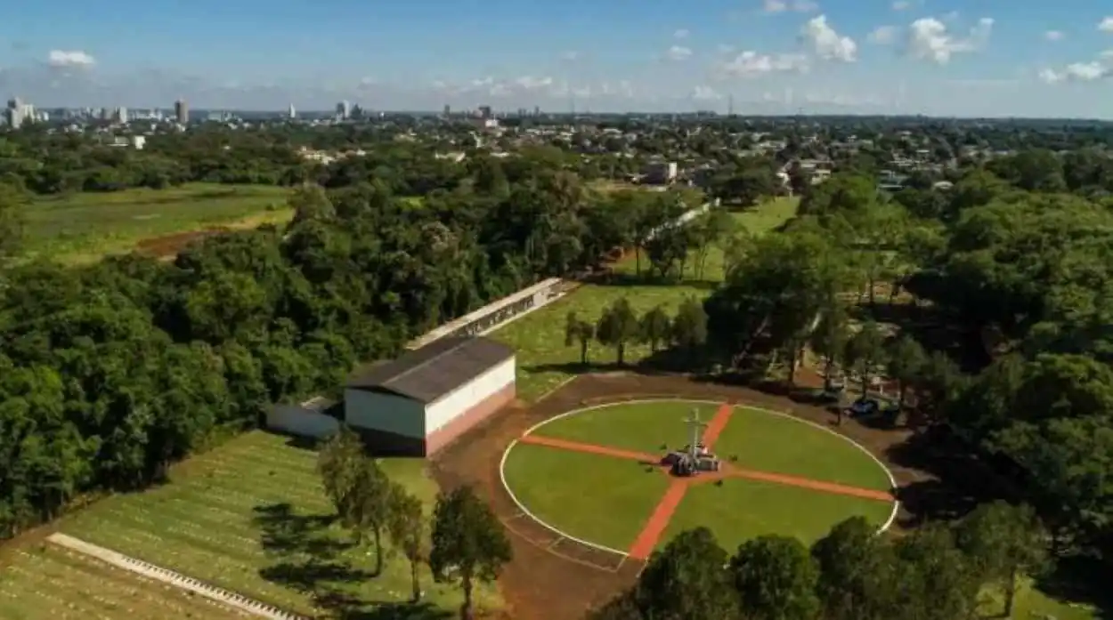 Cemitério do Jardim São Paulo é um dos pontos com maior circulação de pessoas no dia 2 de novembro. Foto: Marcos Labanca/H2FOZ