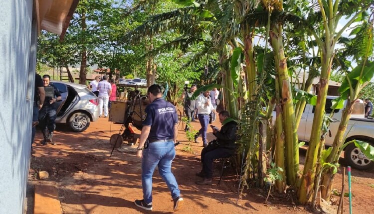 Polícia Nacional e Ministério Público do Paraguai vistoriam local onde sete suspeitos foram detidos. Foto: Gentileza/Ministério Público