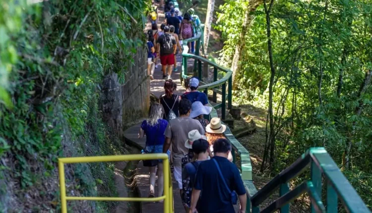 Parque Nacional do Iguaçu terá logística especial entre sexta (15) e domingo (17), com abertura mais cedo. Foto: Bruno Bimbato/Urbia Cataratas