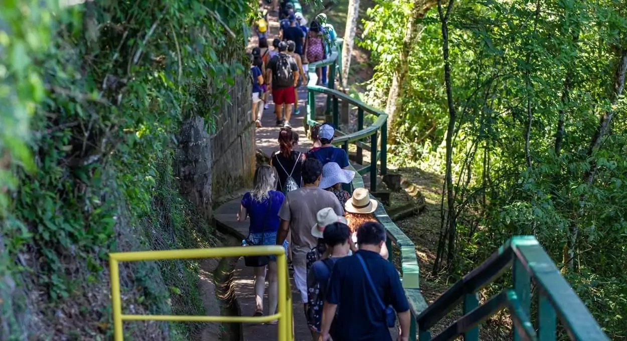 Parque Nacional do Iguaçu terá logística especial entre sexta (15) e domingo (17), com abertura mais cedo. Foto: Bruno Bimbato/Urbia Cataratas