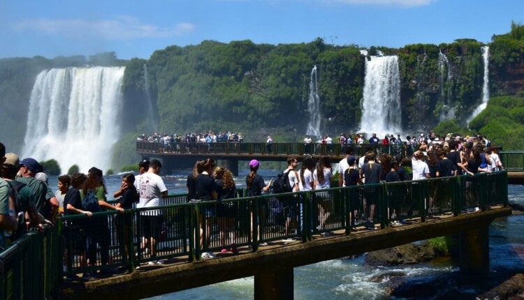 Brasileiros representaram 77% do público no Parque Nacional do Iguaçu. Foto: Bruna Nieradka/Urbia Cataratas