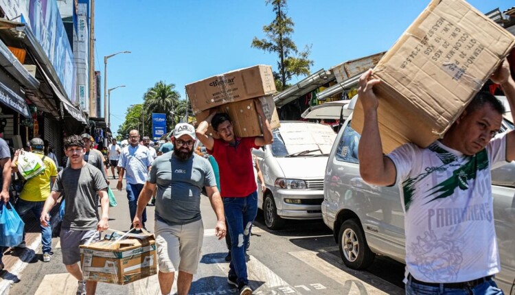 Lojistas de Ciudad del Este ofereceram descontos de até 70% nos produtos. Foto: Gentileza/Senatur