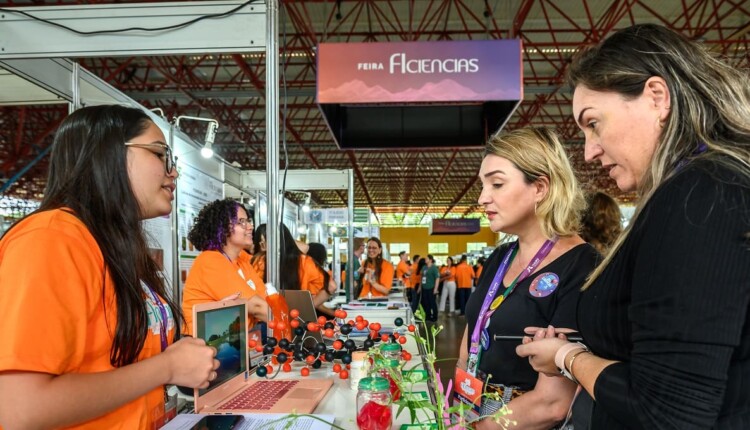 Feira é oportunidade para a iniciação científica. Foto: Marcelo Guazzi/Itaipu Parquetec