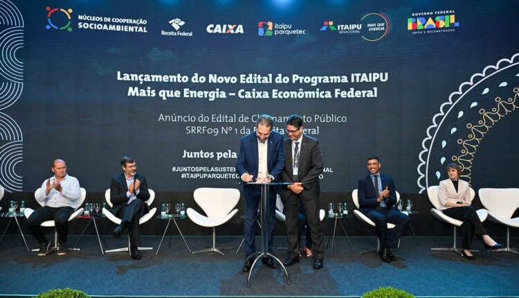 Assinatura ocorreu na tarde dessa sexta-feira, em Foz do Iguaçu. Foto: William Brisida/Itaipu Binacional