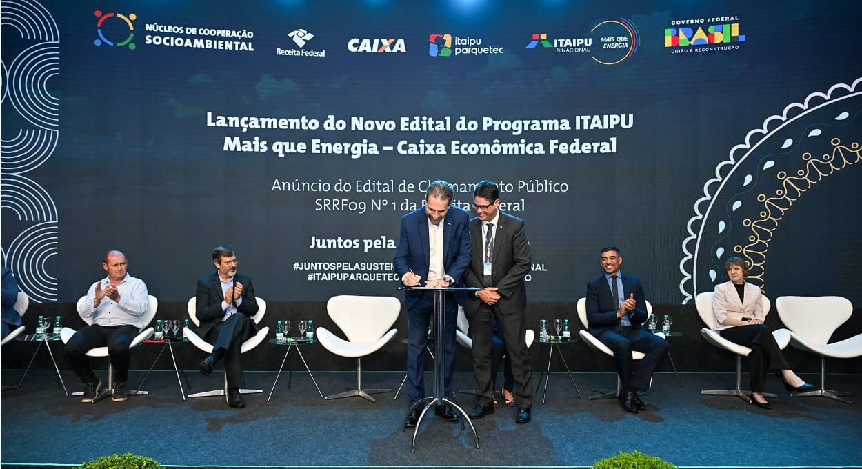 Assinatura ocorreu na tarde dessa sexta-feira, em Foz do Iguaçu. Foto: William Brisida/Itaipu Binacional