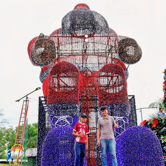 Contando com a base, escultura chega a 10 metros de altura. Foto: Gentileza/Prefeitura de Ciudad del Este