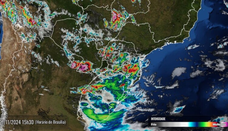 Imagem do satélite GOES16 na tarde desta quarta-feira (27), compartilhada pelo Simepar