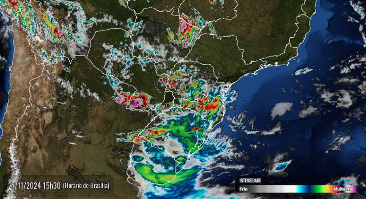 Imagem do satélite GOES16 na tarde desta quarta-feira (27), compartilhada pelo Simepar