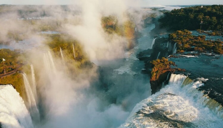 Vista aérea da Garganta do Diabo, principal conjunto de saltos das Cataratas do Iguaçu. Foto: Fábio Borges/Urbia Cataratas