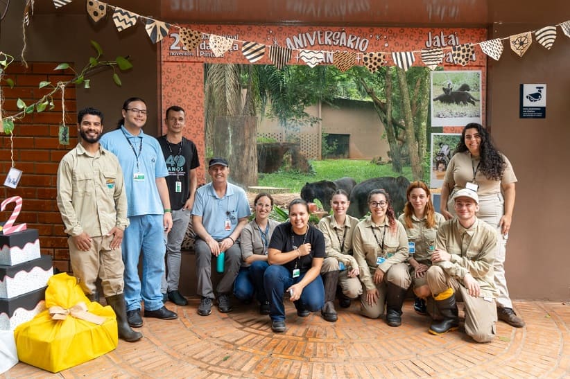 Equipe de tratadores do Refúgio Biológico Bela Vista. Foto: Sara Cheida/Itaipu Binacional