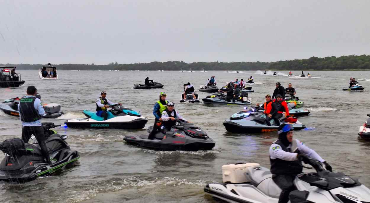 jetskis-chegam-foz-do-iguaçu