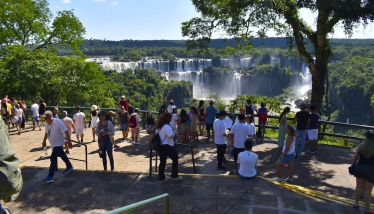 Dia das Cataratas, celebrado em 11 de novembro.