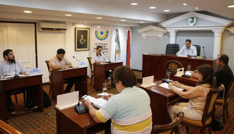 Panorama da reunião do Conselho Deliberante, que debateu, entre outros temas, cobranças municipais como a Taxa Ecoturística.