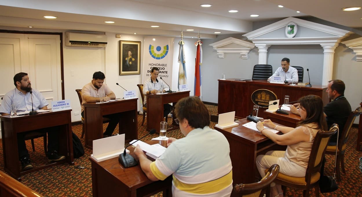 Panorama da reunião do Conselho Deliberante, que debateu, entre outros temas, cobranças municipais como a Taxa Ecoturística.