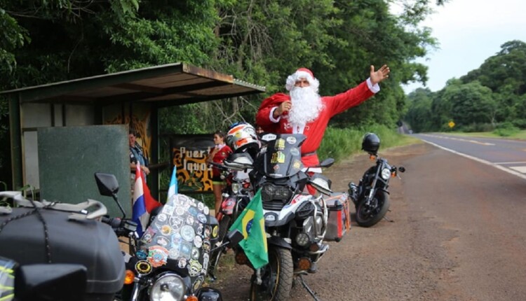 Papai Noel preparado para alegrar crianças de todas as idades.