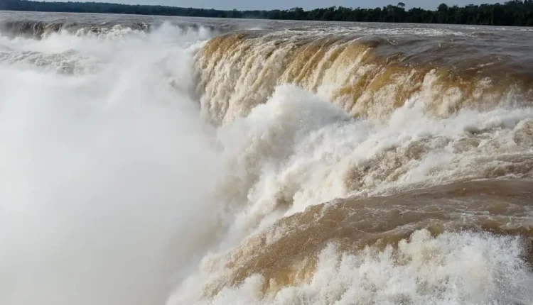 Mais fresco, início da manhã é a hora ideal para visitar as Cataratas do Iguaçu.