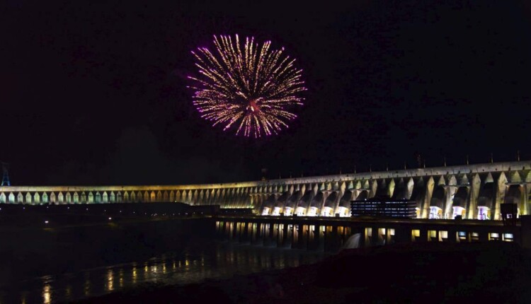 descubra-itaipu-datas-extras-iluminada-refugio