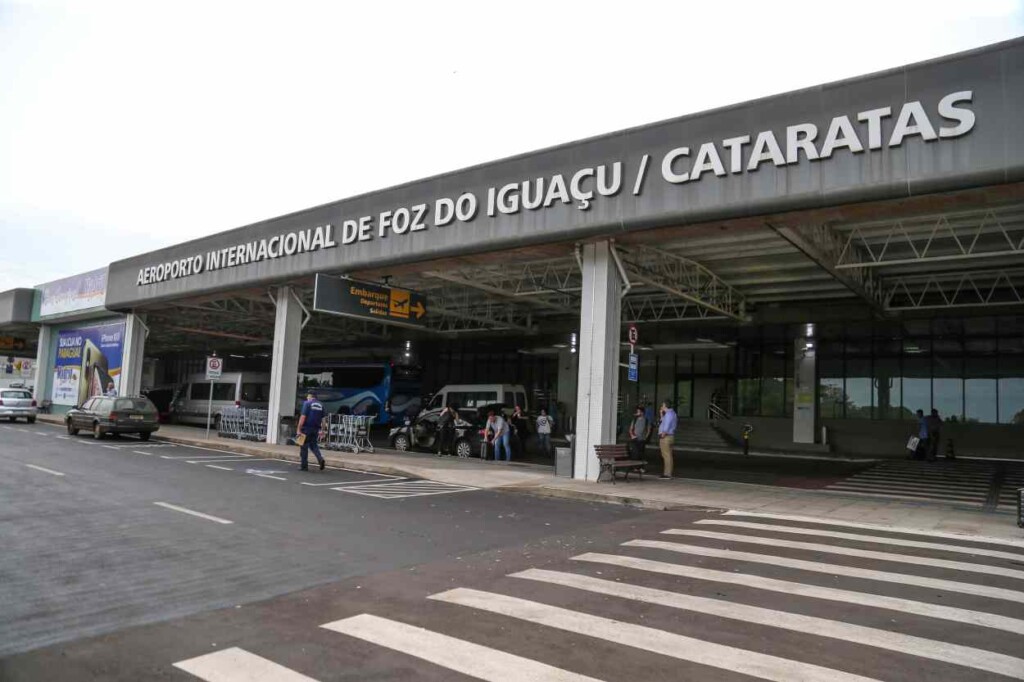 operacao-aeroporto-apreende-vinhos-smartphones