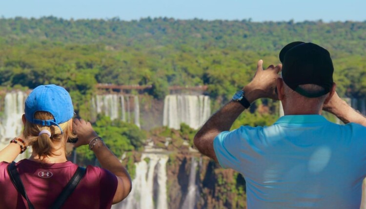 Turistas de 190 nacionalidades visitaram Foz do Iguaçu em 2024.