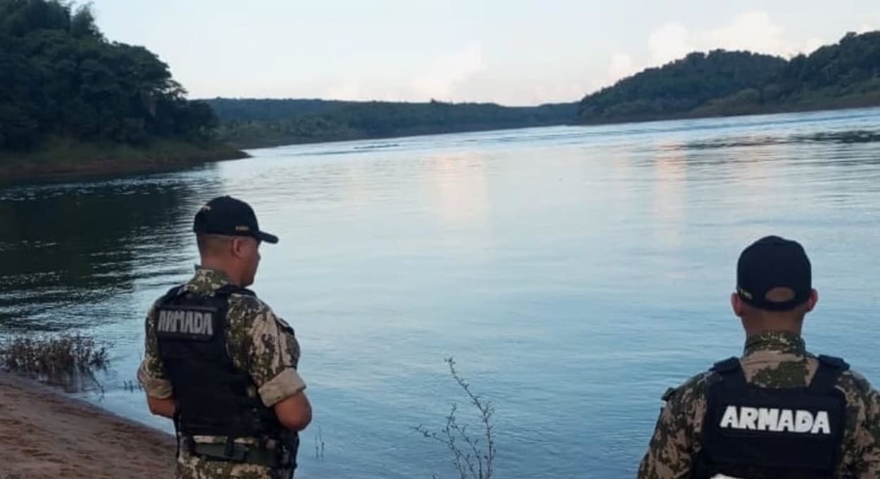 Militares e moradores do entorno do Rio Paraná auxiliaram na localização do corpo.