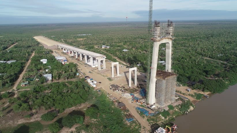 Altura da ponte é para não comprometer a navegação no Rio Paraguai.